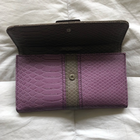 Guess Wallet - Picture 3 of 5